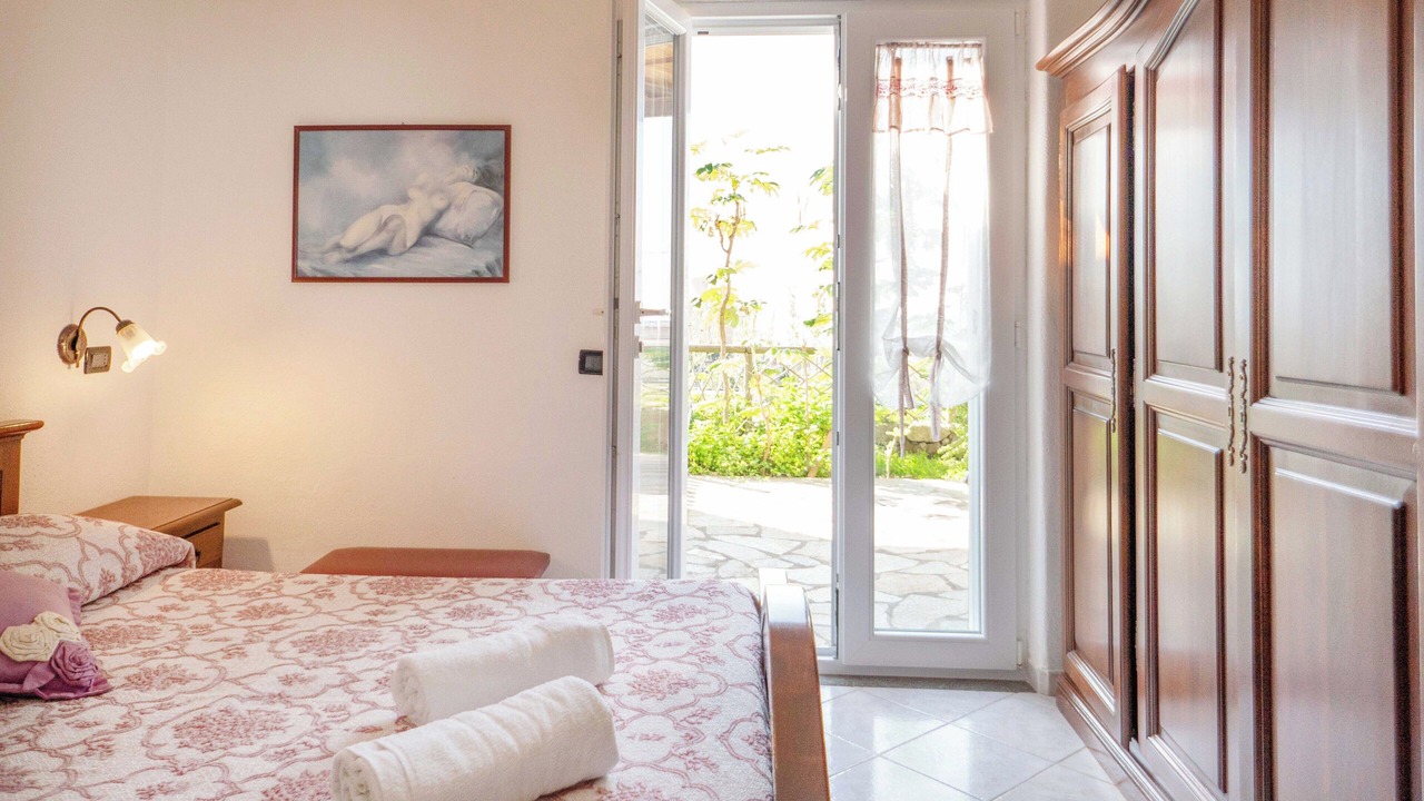 Photo of Bedroom in Forio