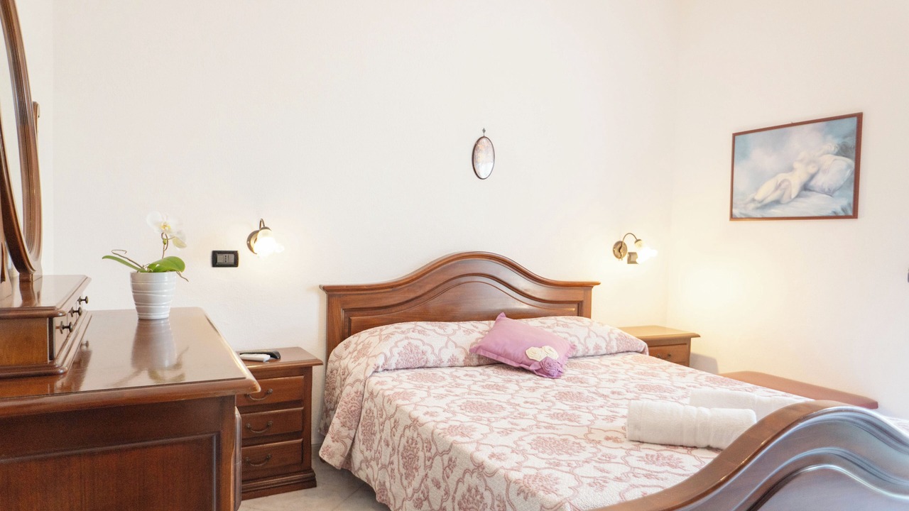 Photo of Bedroom in Forio