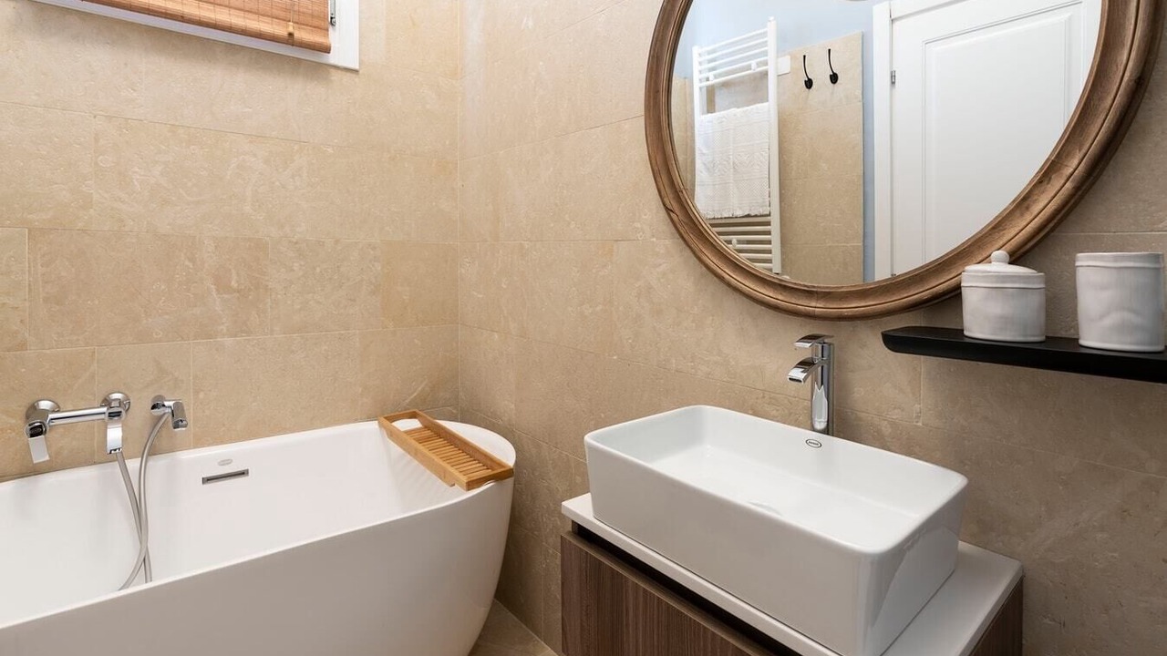 Photo of Bathroom in Noto Historic Centre