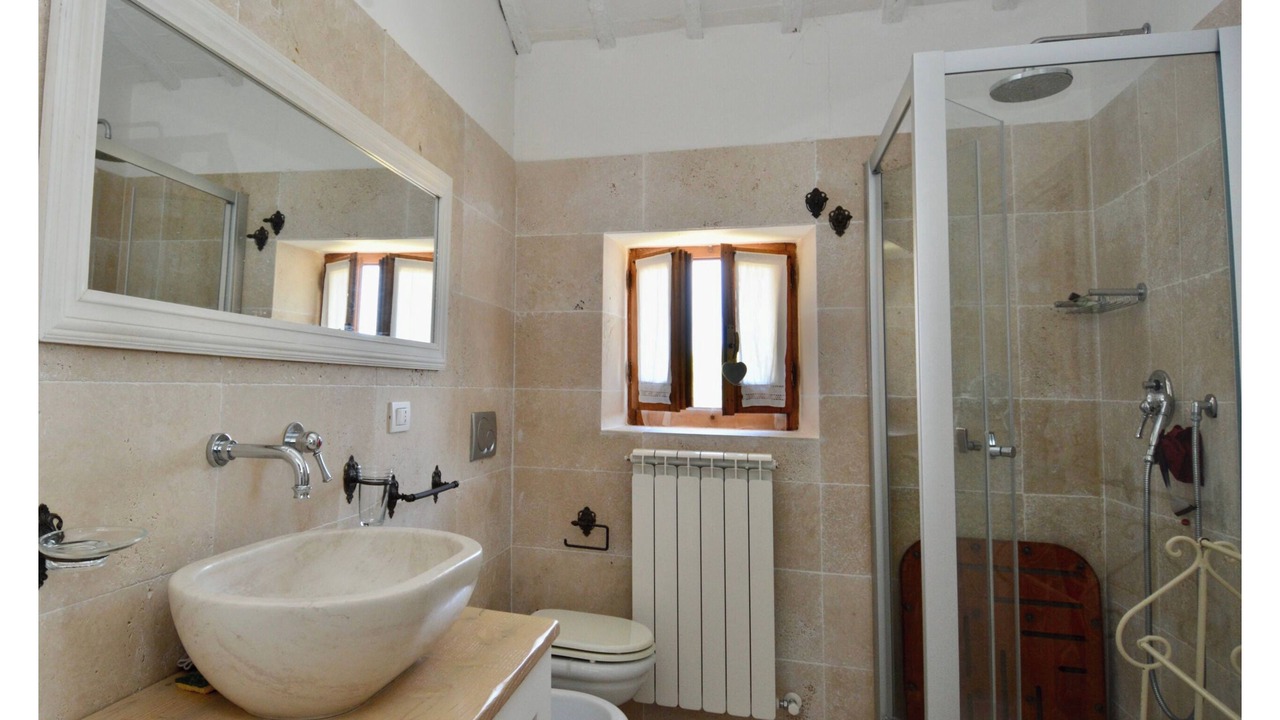 Photo of Bathroom in Todi