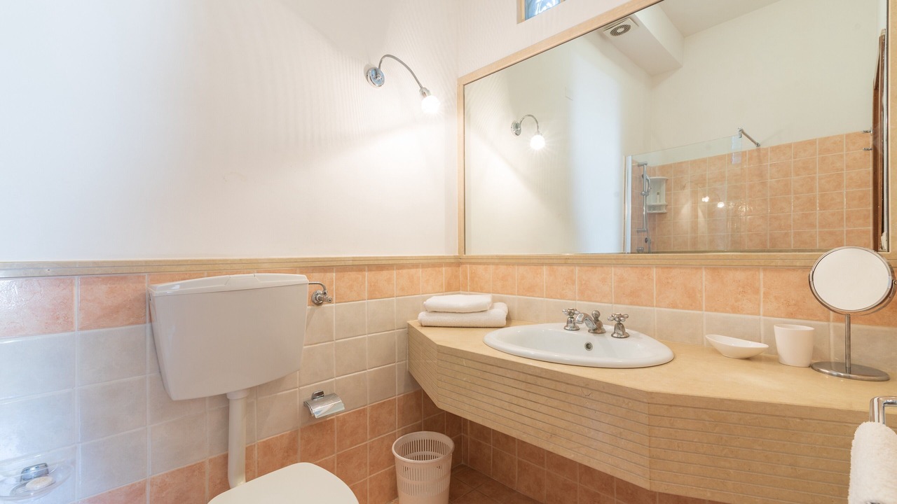 Photo of Bathroom in Noto Historic Centre