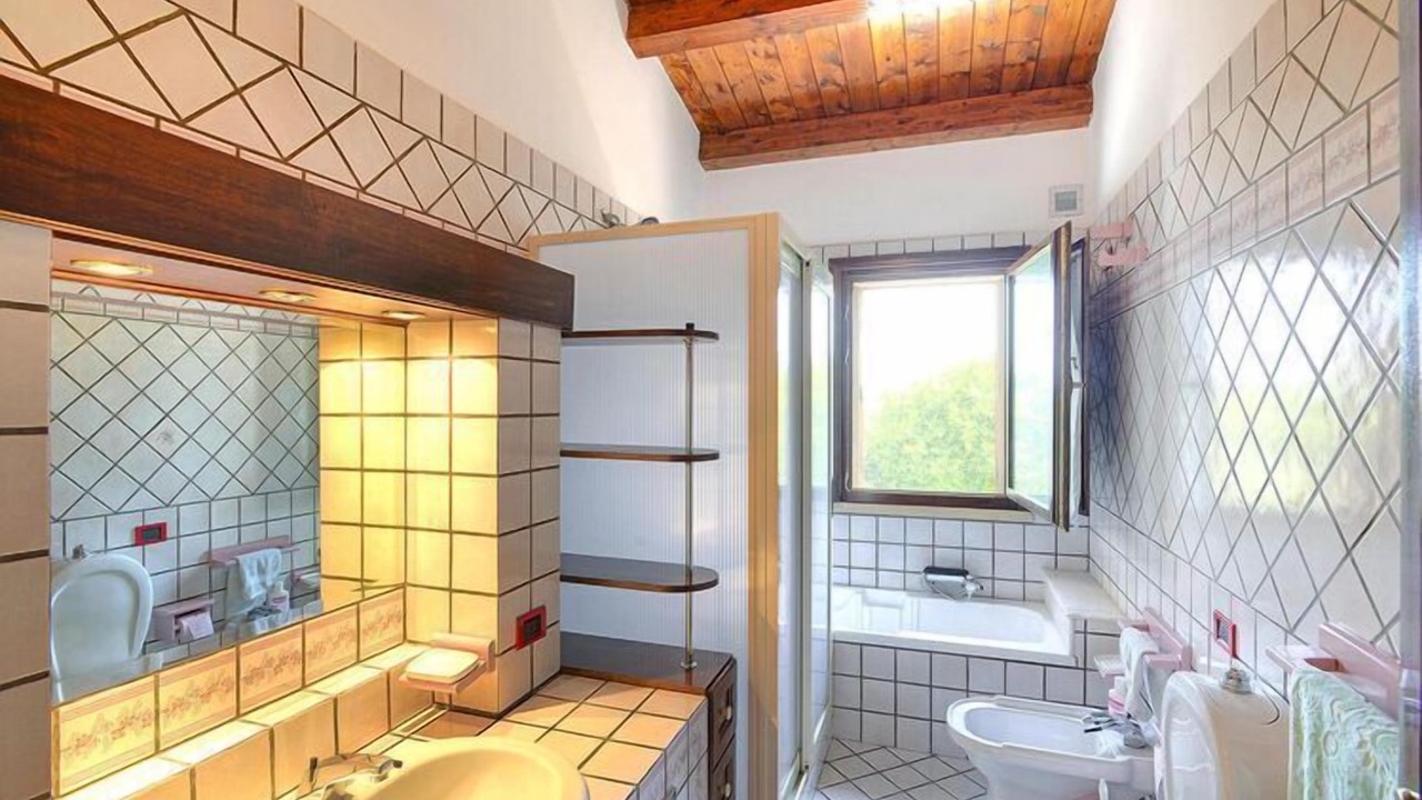 Photo of Bathroom in Solarino