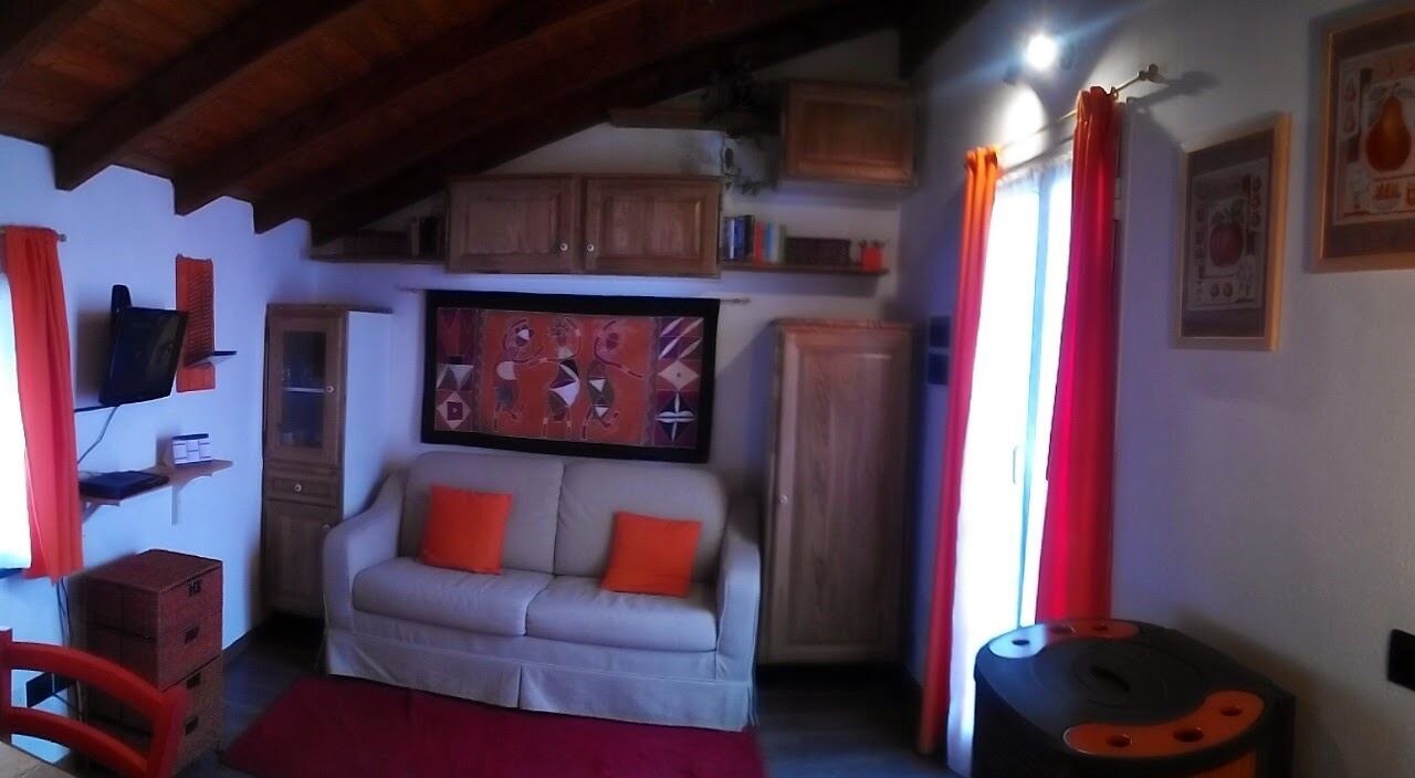 Photo of Livingroom in Rialto