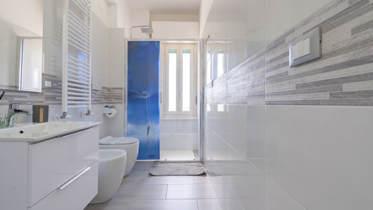 Photo of Bathroom in Quartiere XXXIII Lido di Ostia Ponente