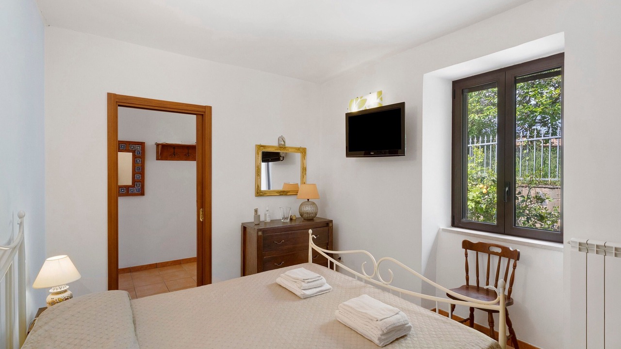 Photo of Bedroom in Laureana Cilento