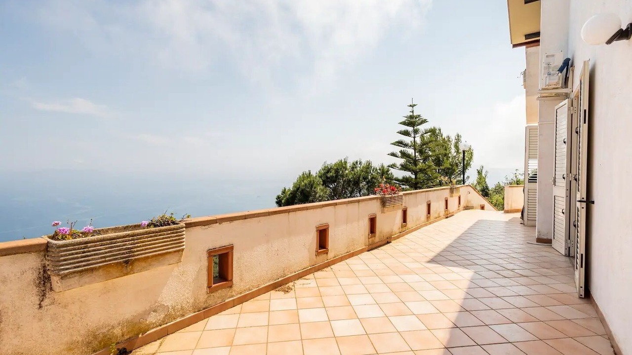 Photo of Patio Balcony in Naso