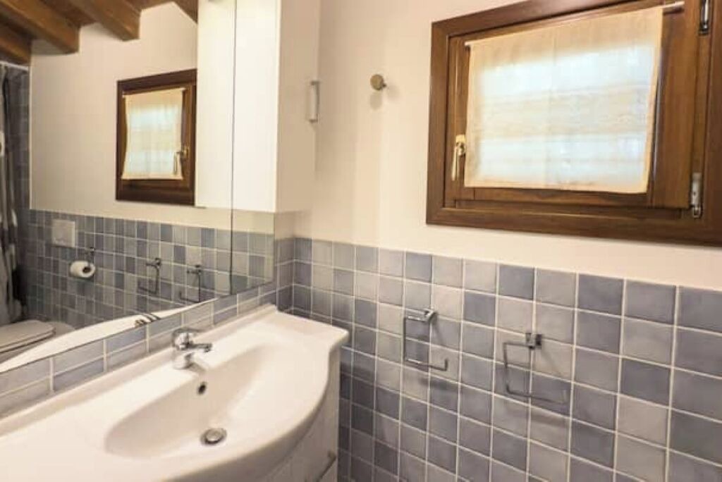 Photo of Bathroom in Baia Caddinas