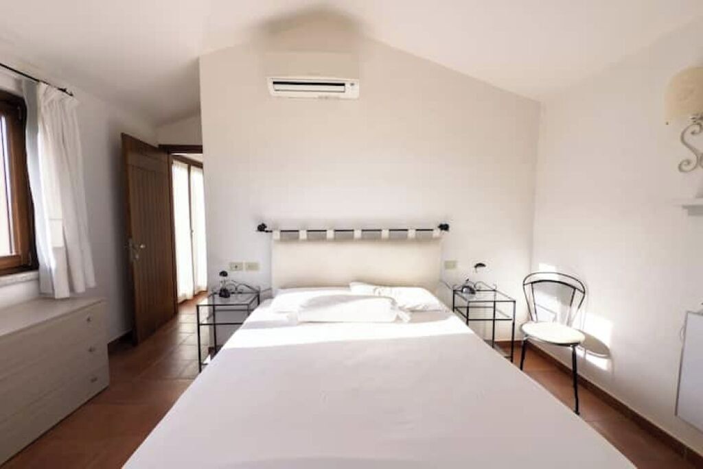 Photo of Bedroom in Baia Caddinas