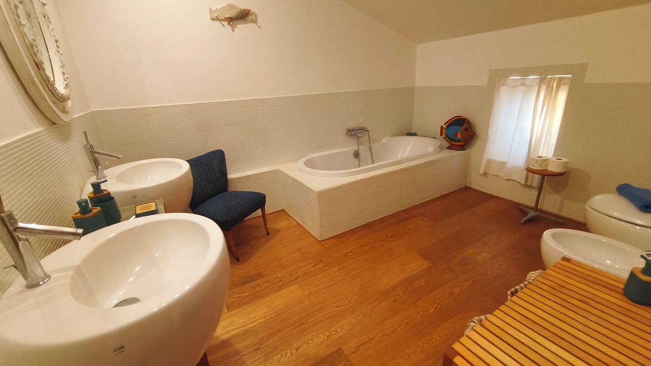 Photo of Bathroom in Brucoli