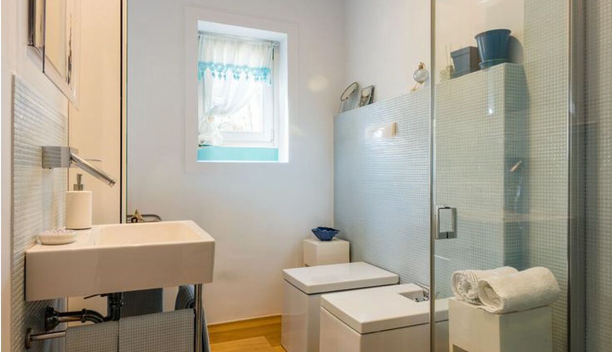 Photo of Bathroom in Brucoli