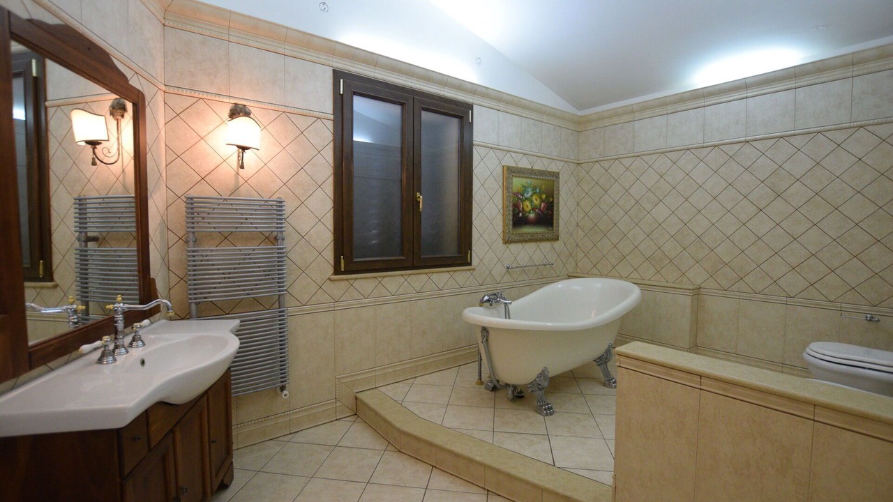 Photo of Bathroom in Brucoli