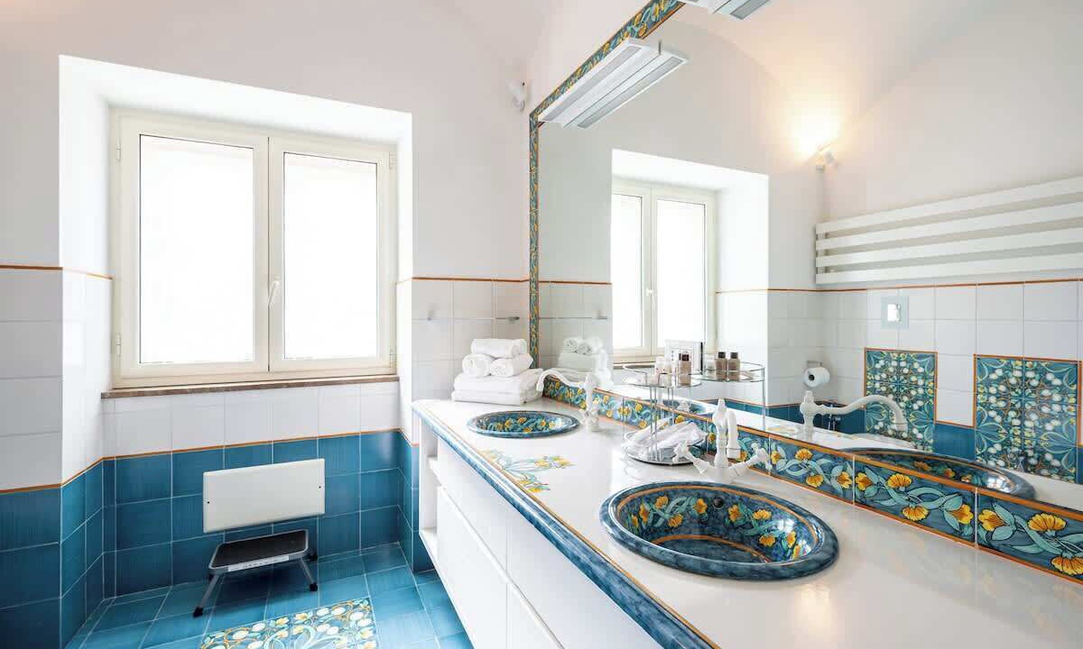 Photo of Bathroom in Bacoli