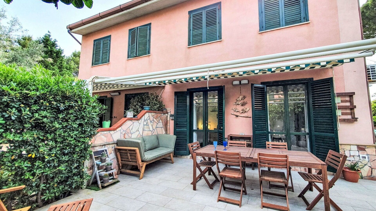 Photo of Patio Balcony in Campofelice di Roccella