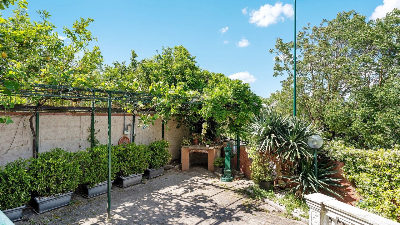 Photo of Outdoor in Naples