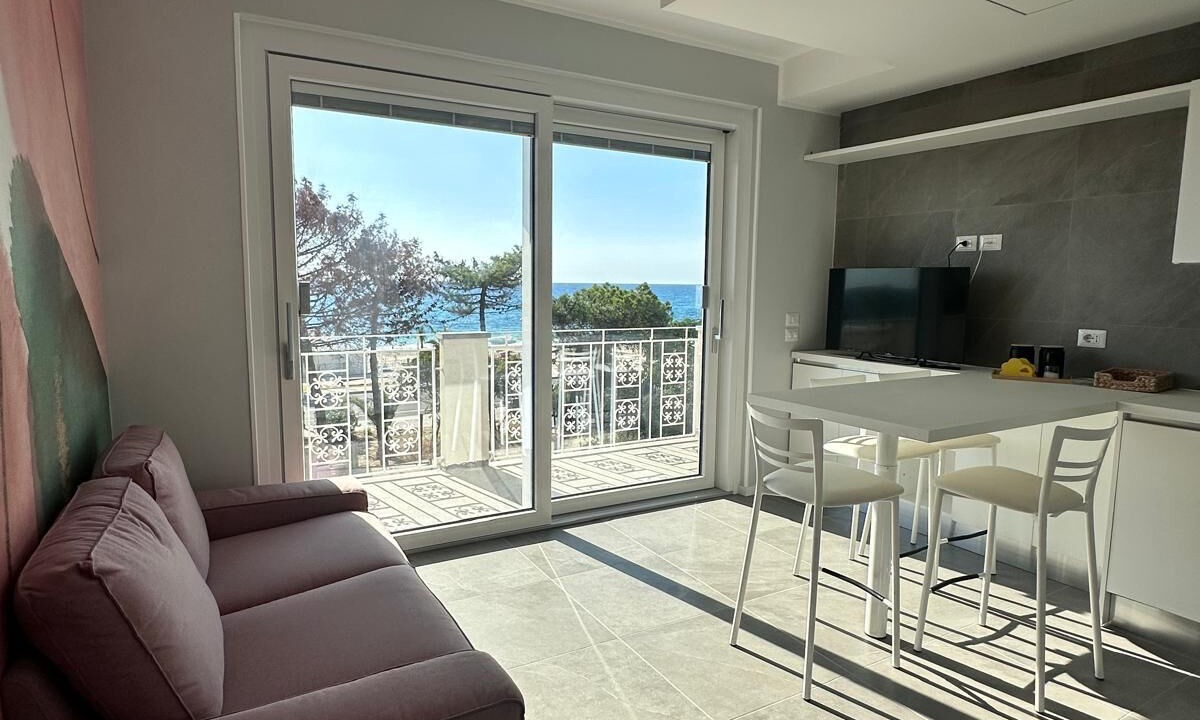 Photo of Livingroom in Gallico Marina