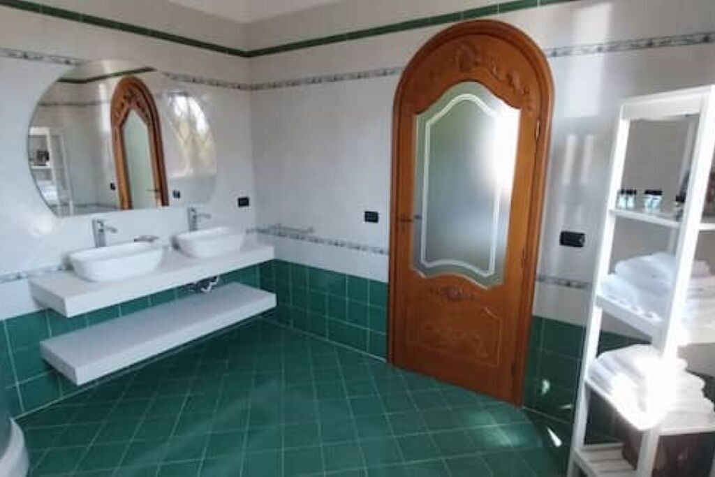 Photo of Bathroom in Tiche