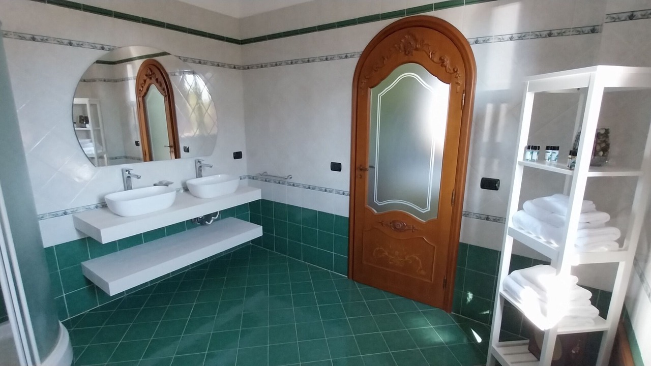 Photo of Bathroom in Tiche