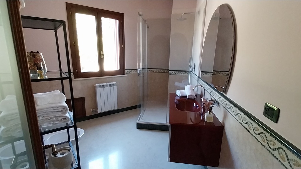 Photo of Bathroom in Tiche