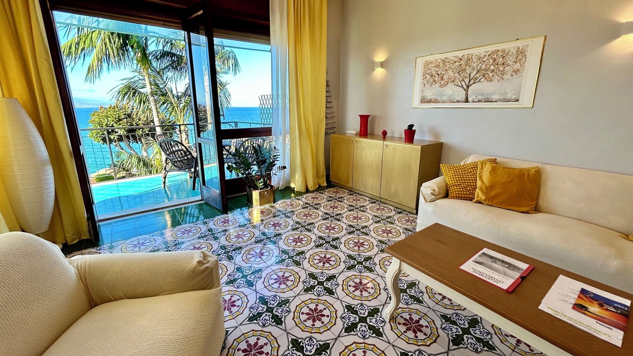 Photo of Livingroom in Costa Saracena-Castelluccio