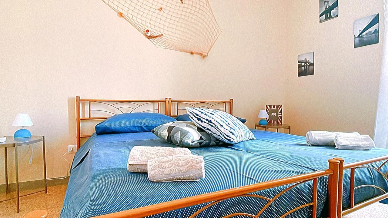 Photo of Bedroom in Gallico Marina