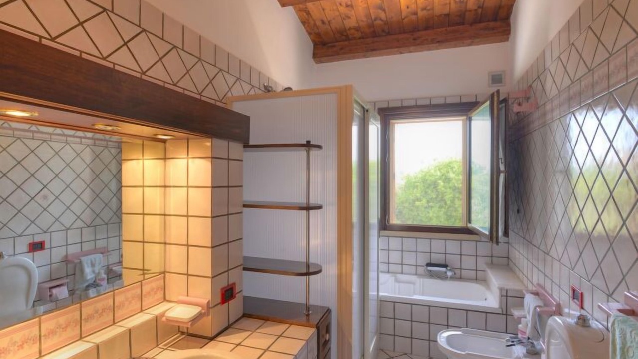 Photo of Bathroom in Solarino