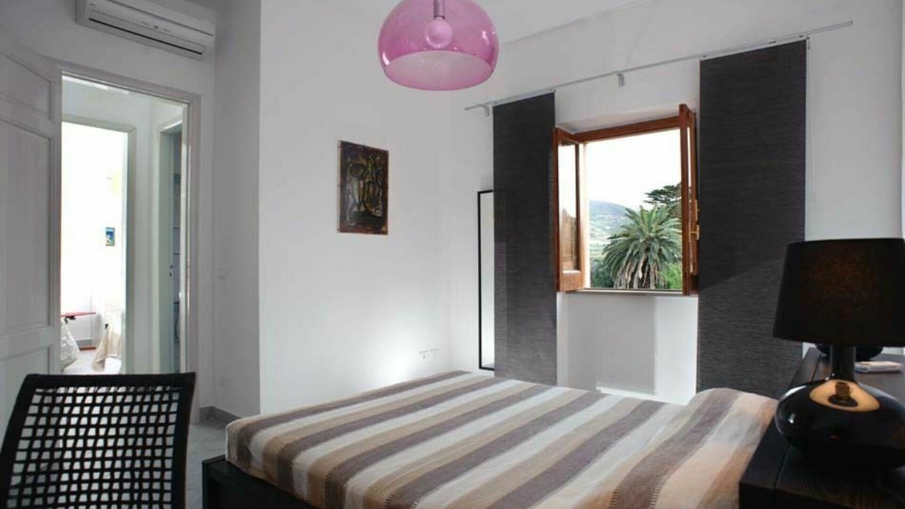 Photo of Bedroom in Patti