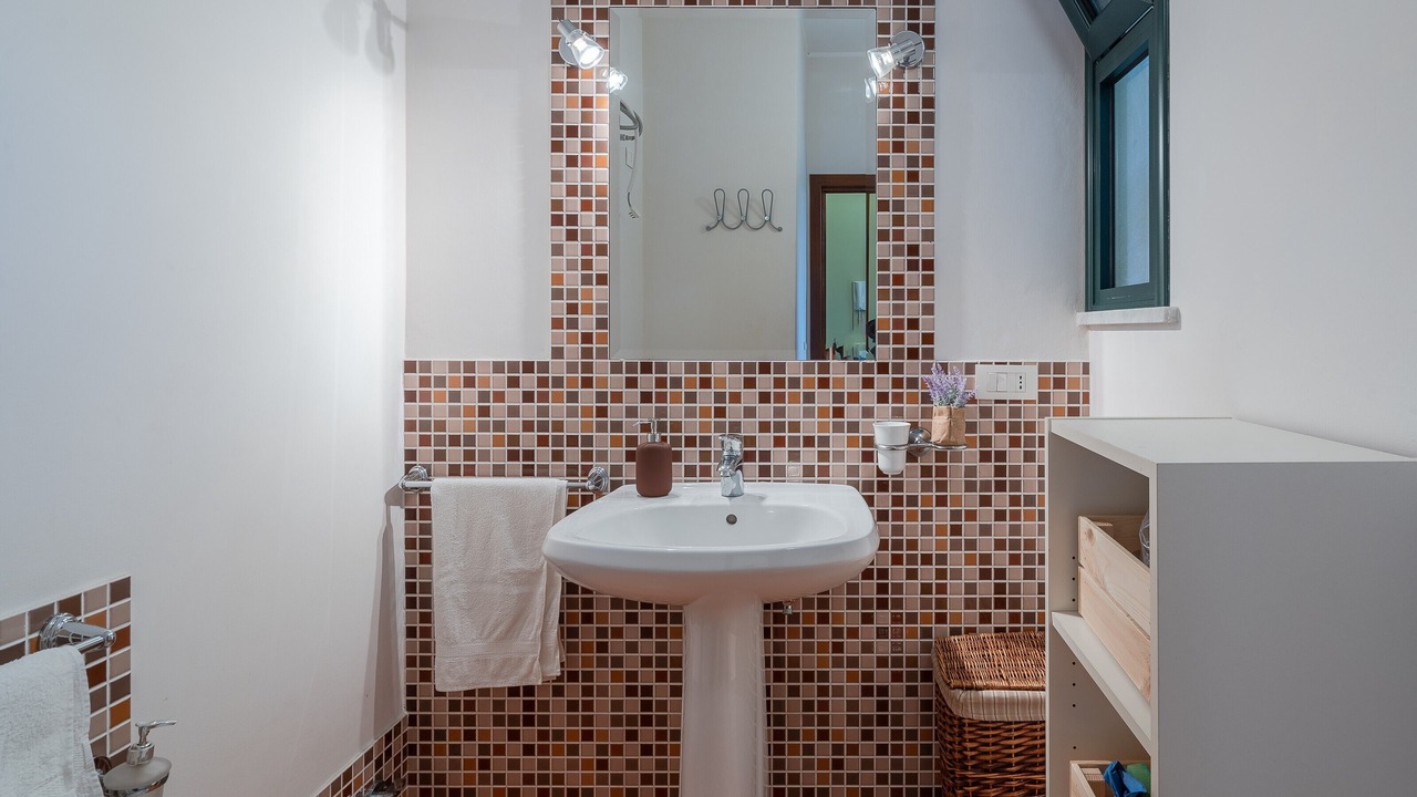 Photo of Bathroom in Avola