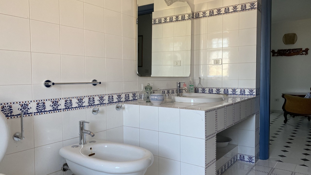 Photo of Bathroom in Avola