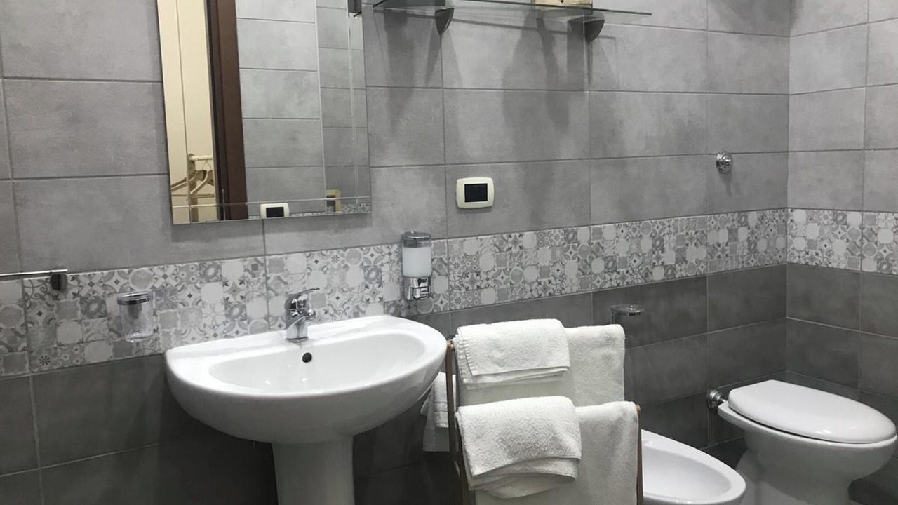 Photo of Bathroom in Naples City Centre