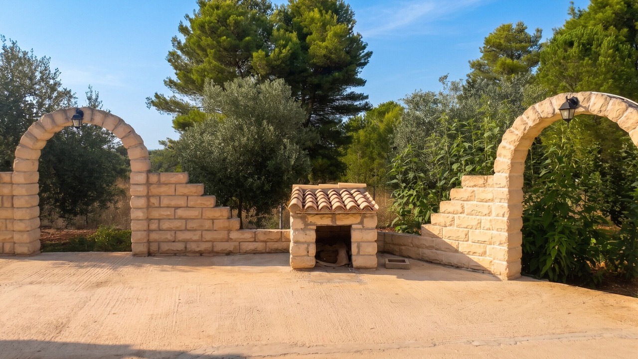Photo of Others in Noto