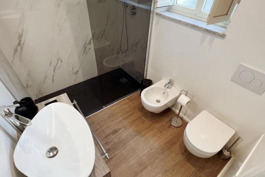 Photo of Bathroom in Picanello-Ognina-Barriera-Canalicchio