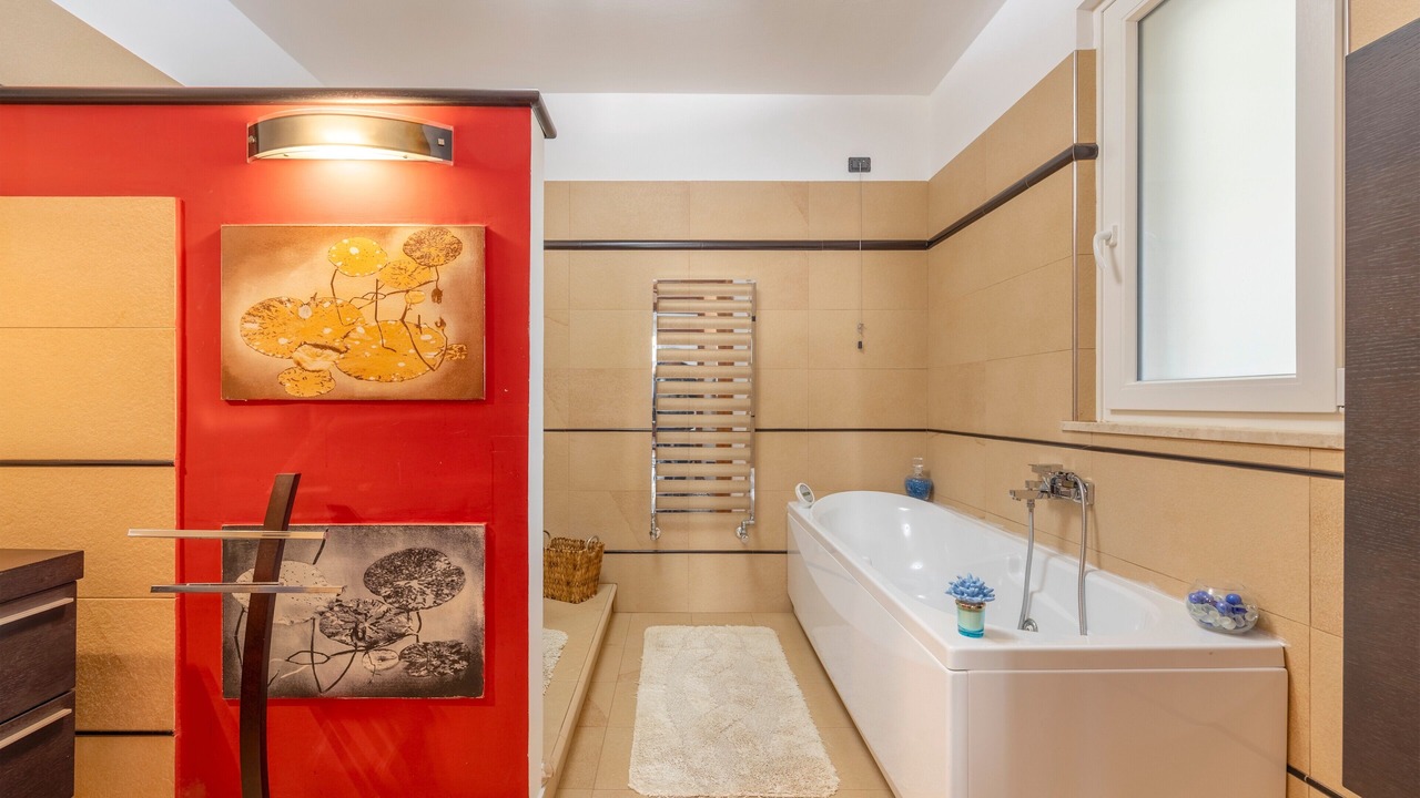 Photo of Bathroom in Carini