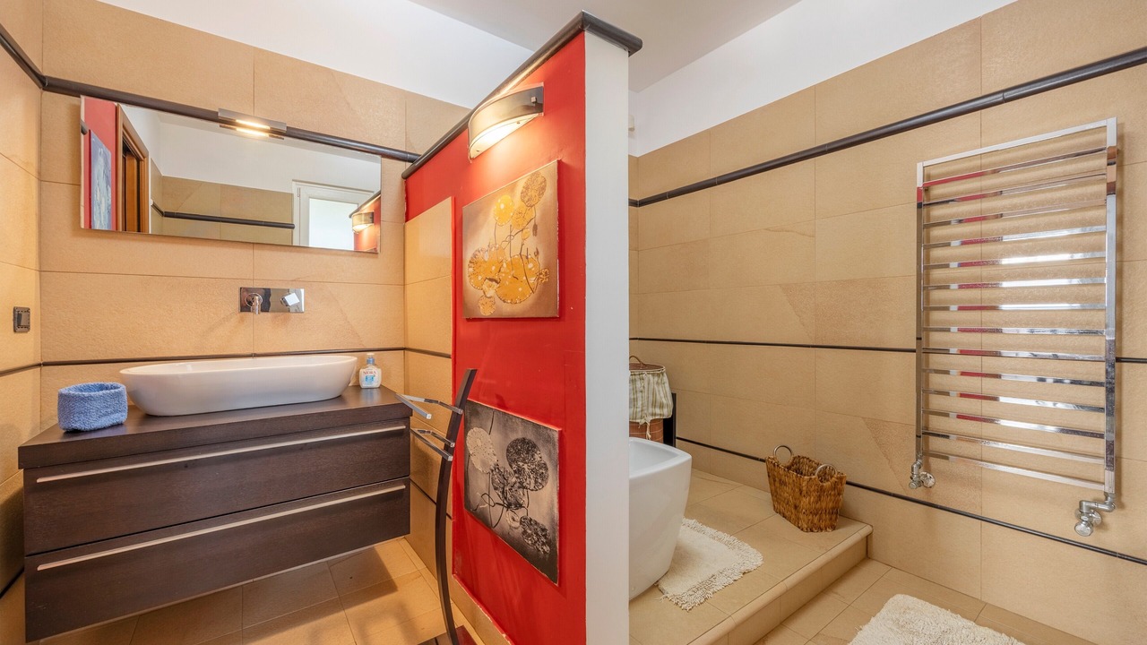 Photo of Bathroom in Carini