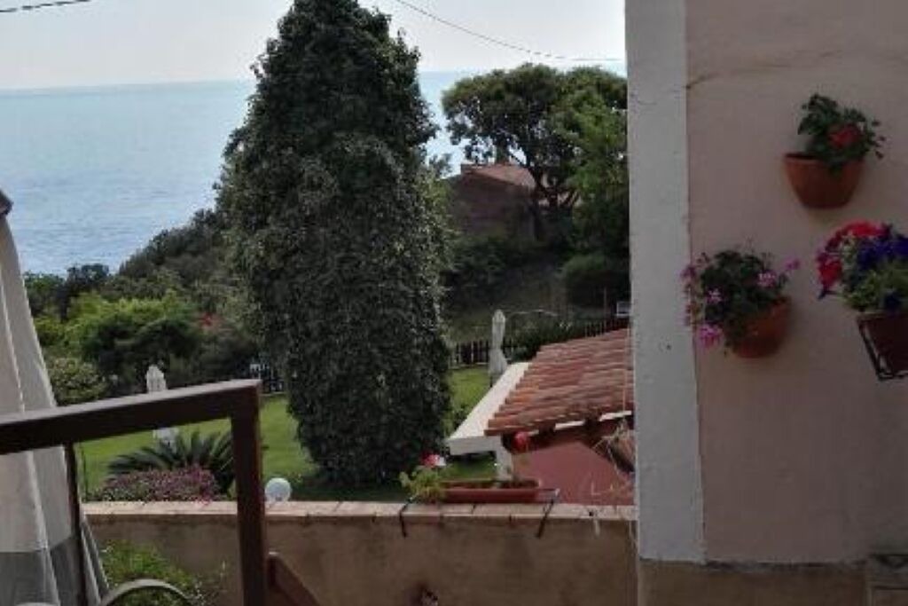Photo of Outdoor in Cersuta
