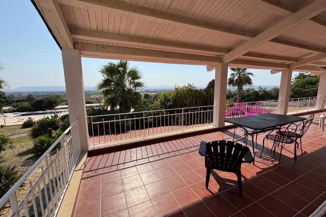 Photo of Patio Balcony in Isola