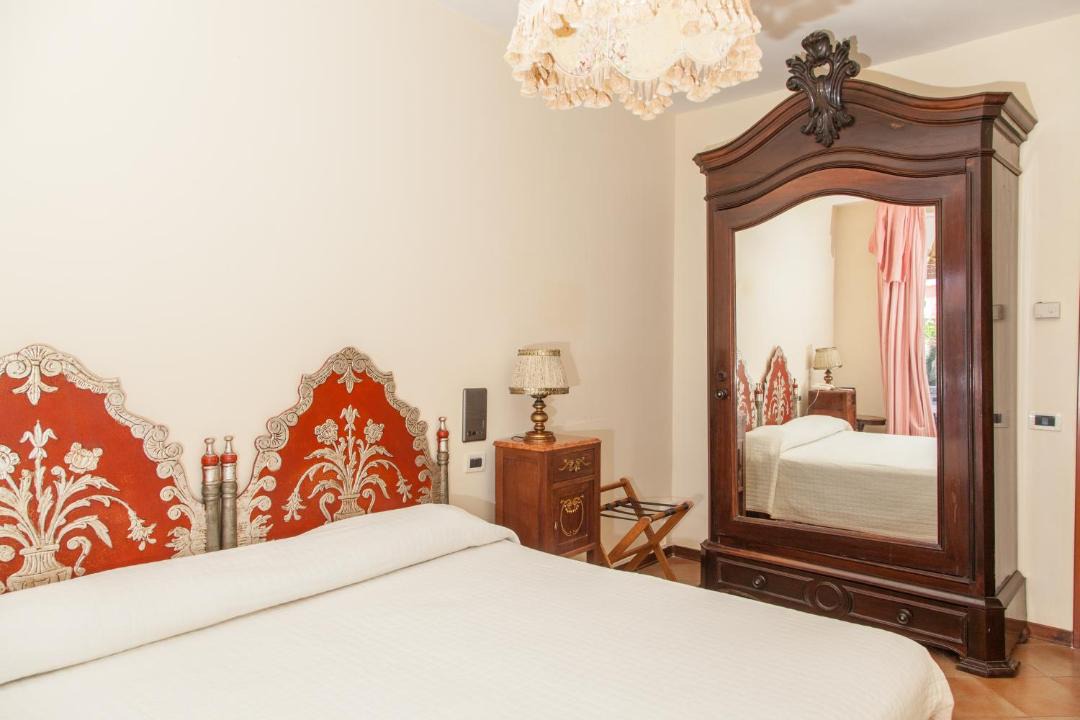 Photo of Bedroom in Forio