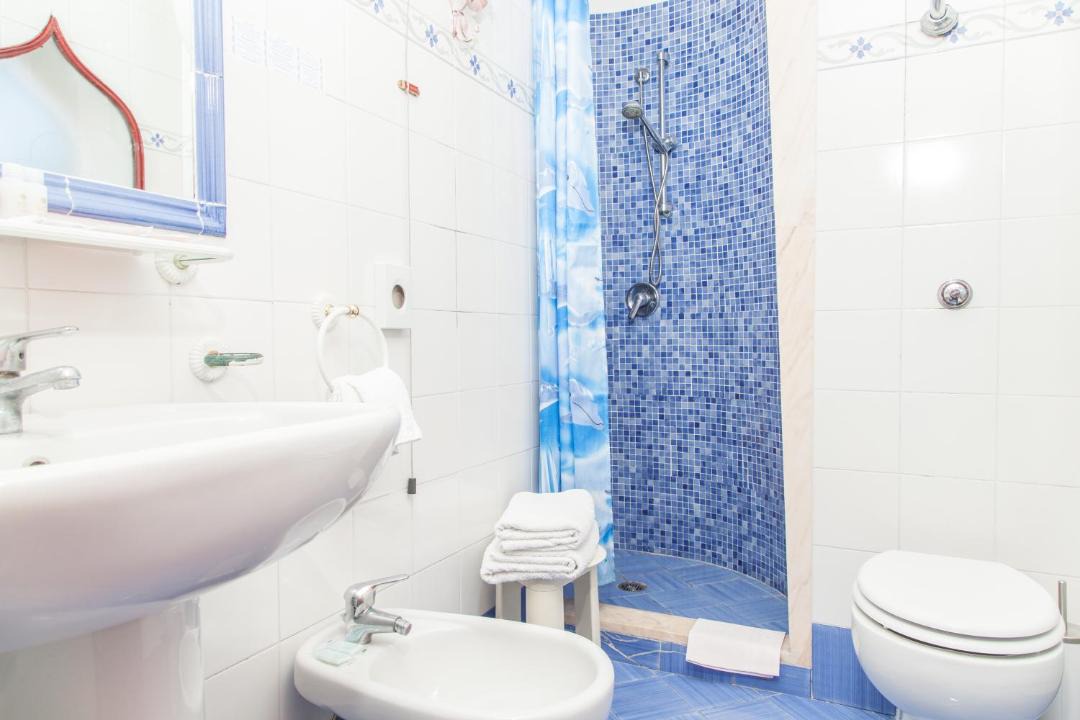 Photo of Bathroom in Forio
