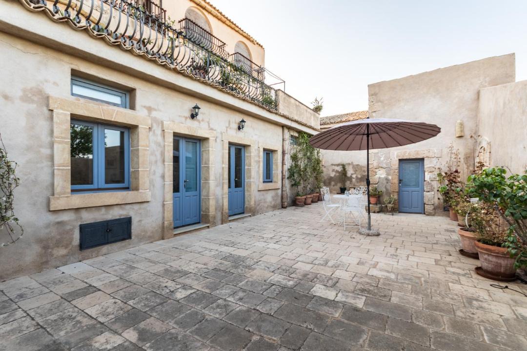 Photo of Others in Noto