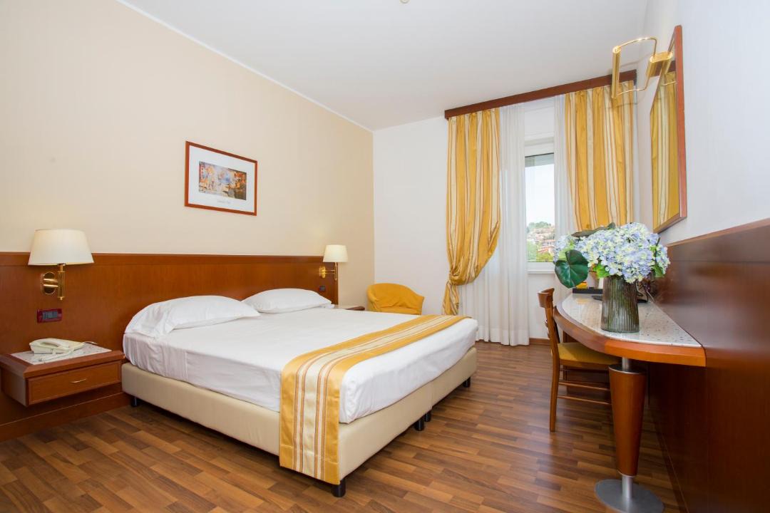 Photo of Bedroom in Roges