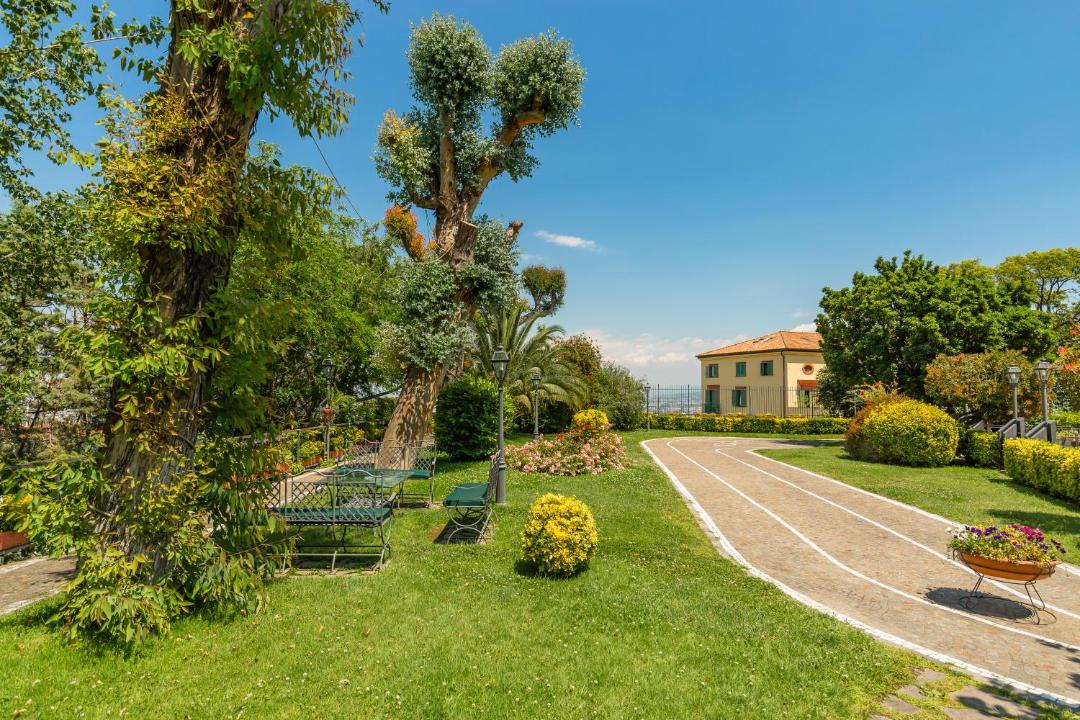 Photo of Others in Naples