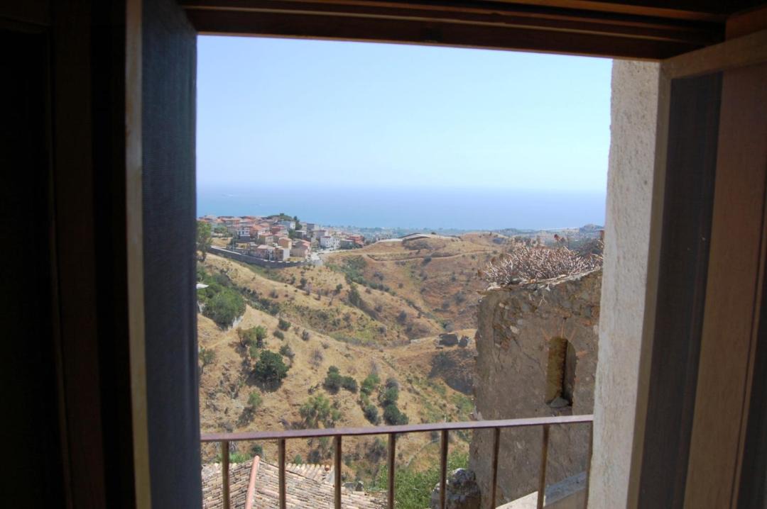 Photo of Patio Balcony in Pentedattilo