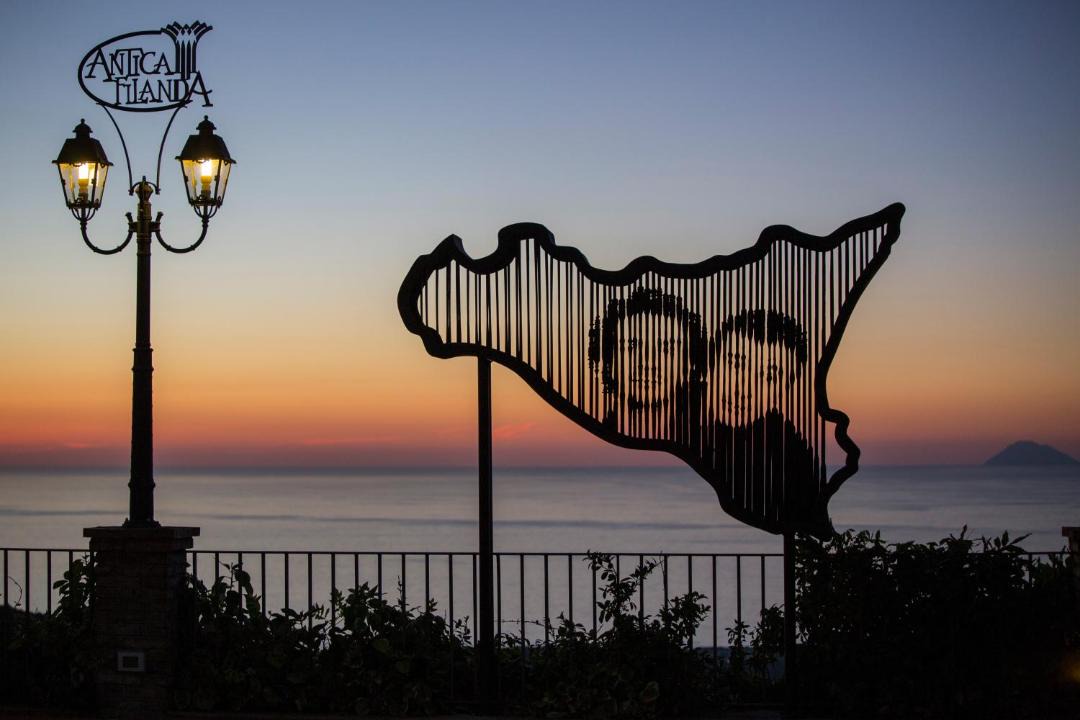 Photo of Others in Capri Leone