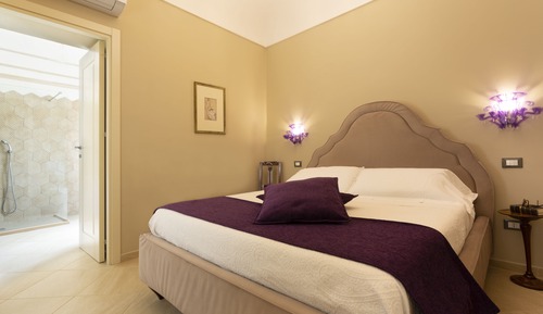 Classic Double Room, 1 Queen Bed, Non Smoking, Courtyard View