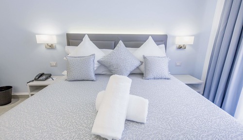 Basic Double Room, 1 Queen Bed