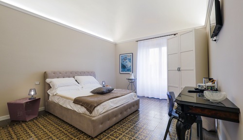 Triple Room, City View (Persefone)