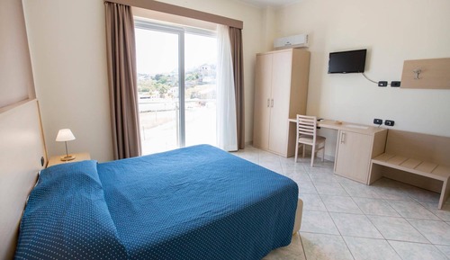Classic Room, Partial Sea View