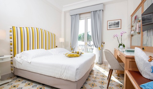 Room, Partial Sea View