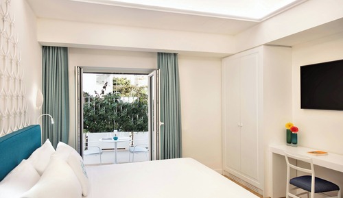 Deluxe Room, 1 King Bed, Non Smoking, Balcony