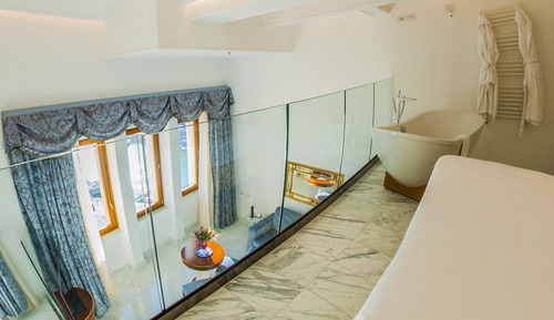 Suite, 1 King Bed, Sea View