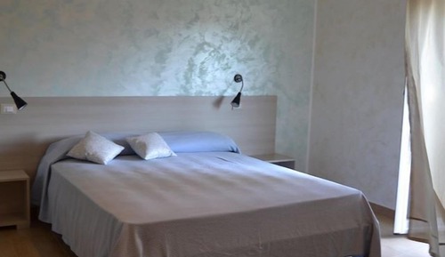 Room, Balcony